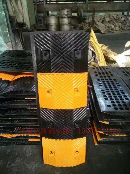 渭南渭南正品橡胶减速带厂家直销 批发优质减速带