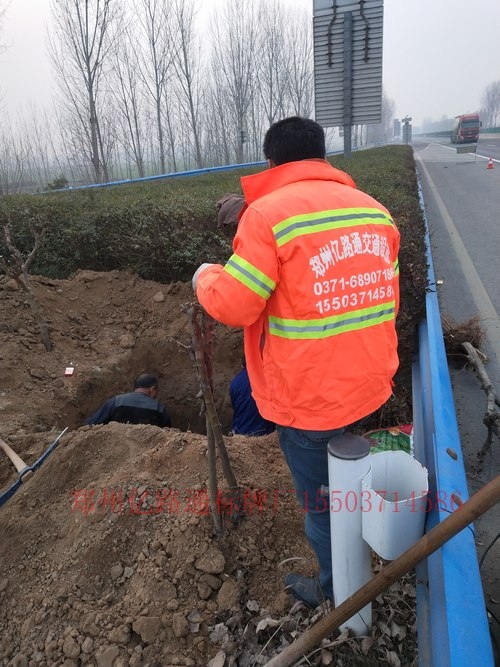 渭南渭南高速公路标志牌基础施工案例