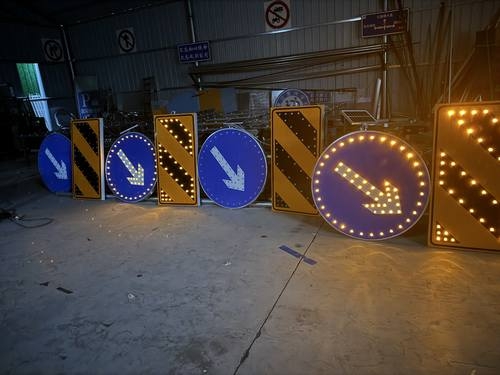 渭南渭南河南太阳能交通标牌 河南自发光交通路标牌厂家